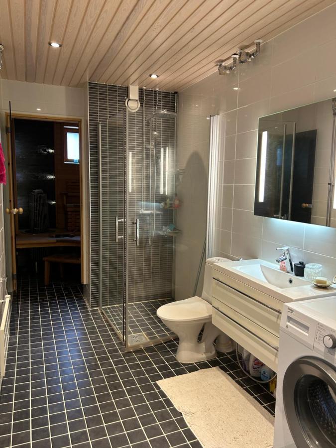 רובניימי Charming Condo In The Downtown מראה חיצוני תמונה