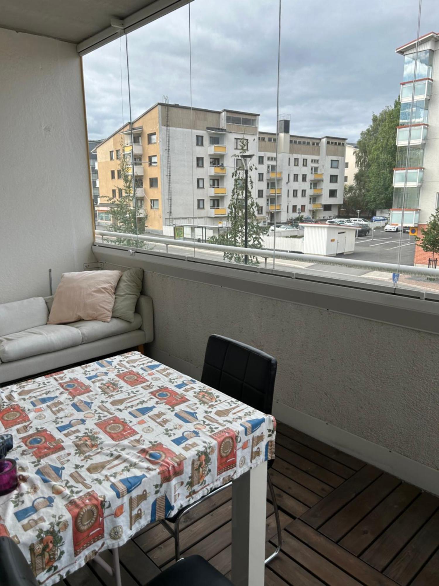 רובניימי Charming Condo In The Downtown מראה חיצוני תמונה