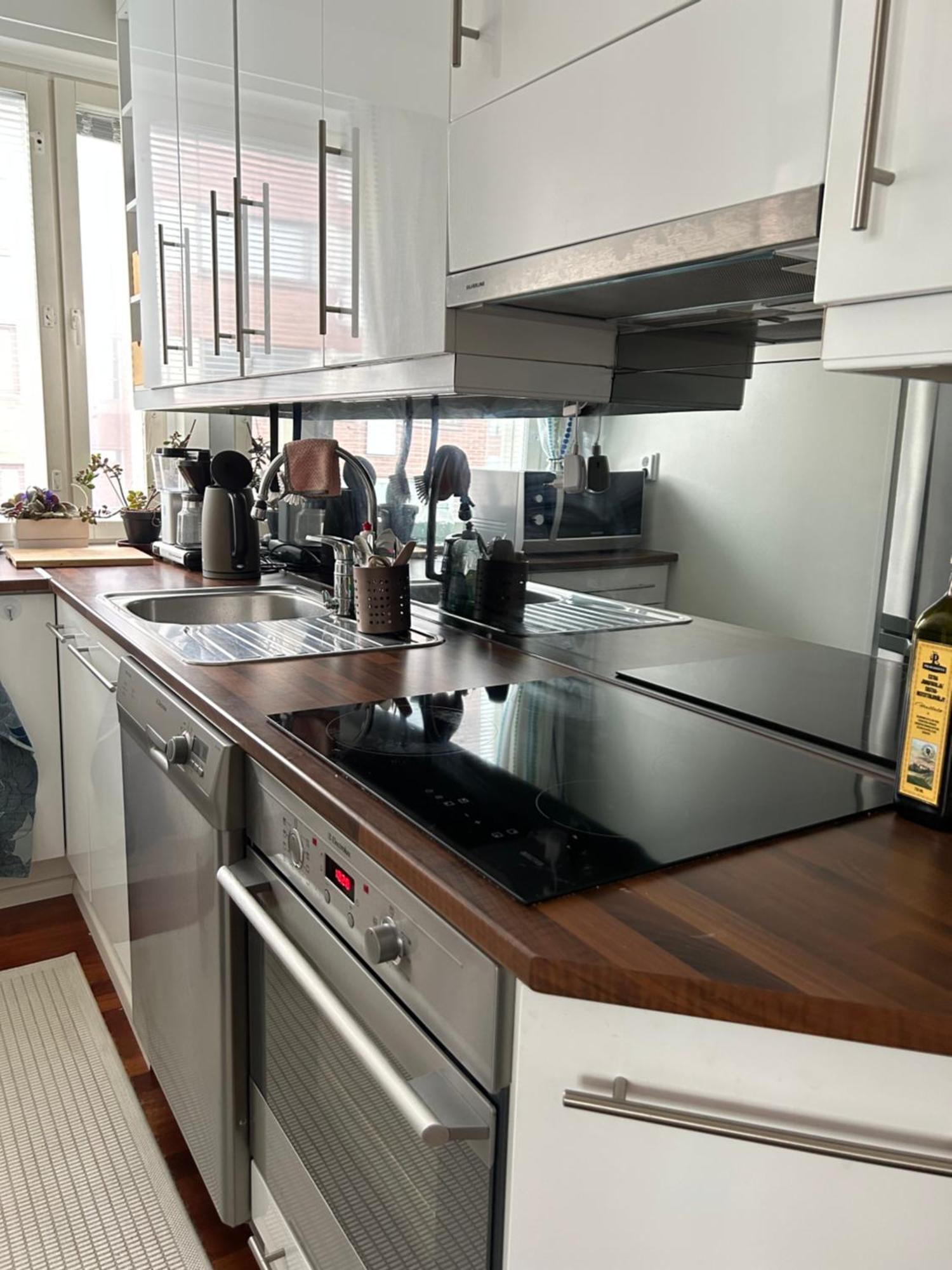 רובניימי Charming Condo In The Downtown מראה חיצוני תמונה
