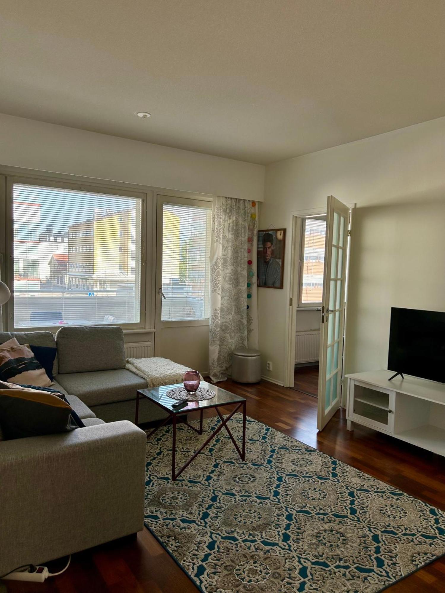 רובניימי Charming Condo In The Downtown מראה חיצוני תמונה
